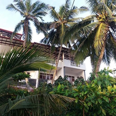 Peacock Wings Guest Hotel Mirissa Exterior photo